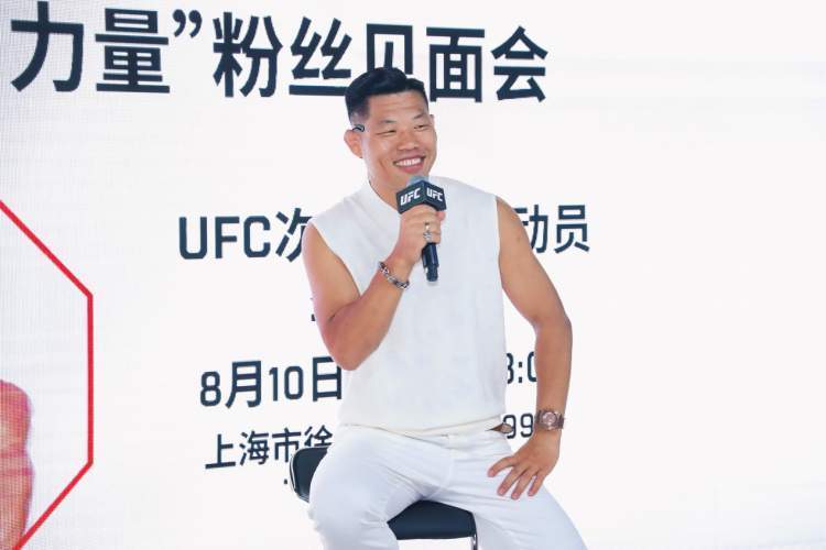 是世界首屈, 际广场收官 是世界首屈, 际广场收官