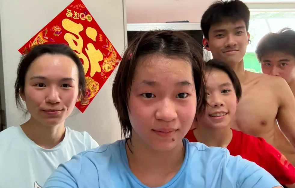 些她身材发 些她身材发