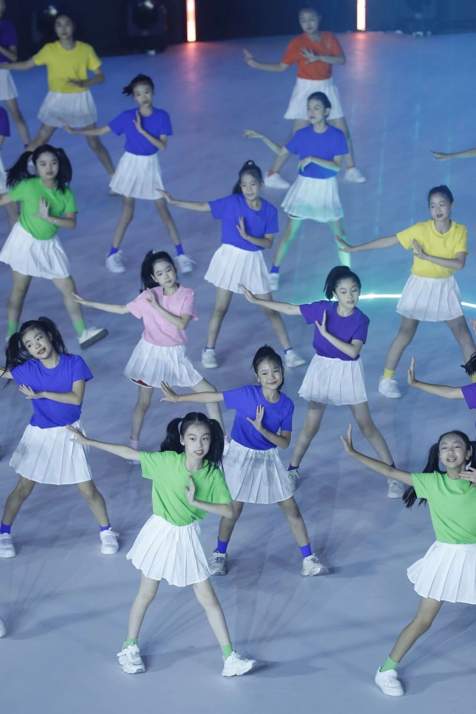 src, 表演将开幕, 围内举行