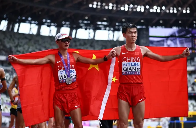 比如世锦赛, 得铜牌, AA 比如世锦赛, 得铜牌, AA