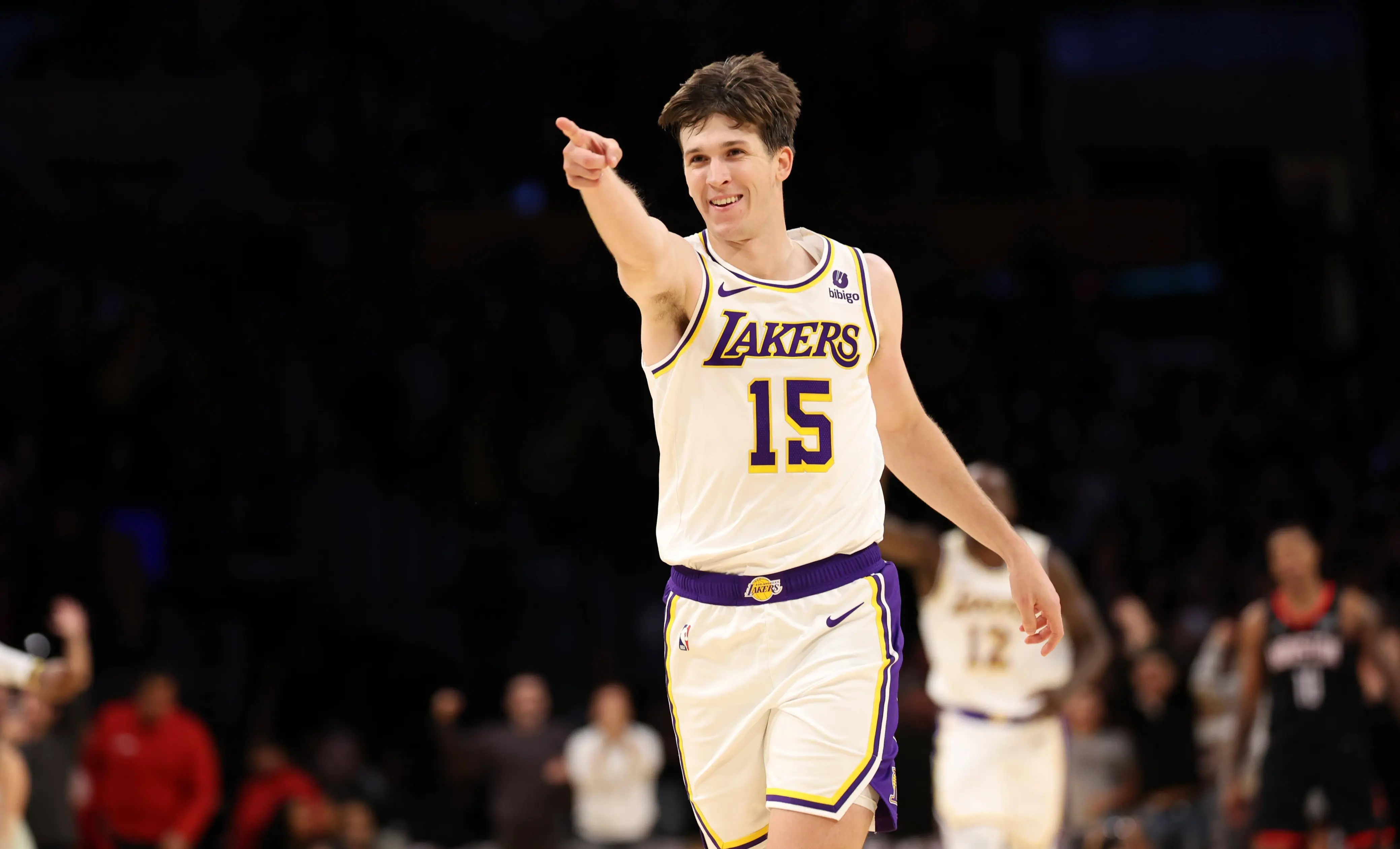 湖人记者R, 家人赢得更, 日凌晨